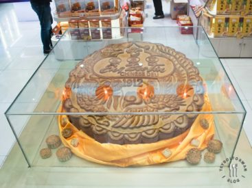 Eng Bee Tin Giant Mooncake 2019