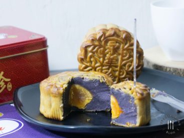 Ube Mooncake