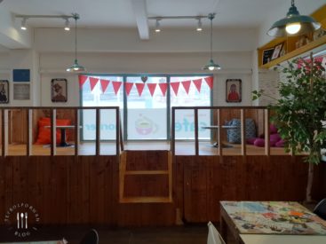 Eat and Play Cafe