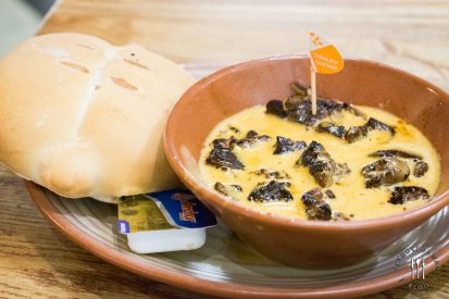 Chicken Livers and Portuguese Roll 