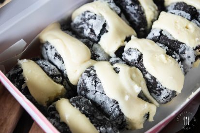Chocolate Crinkle Whoopies